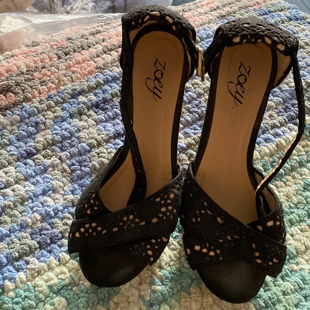 Zoey Size 6 black Heels
